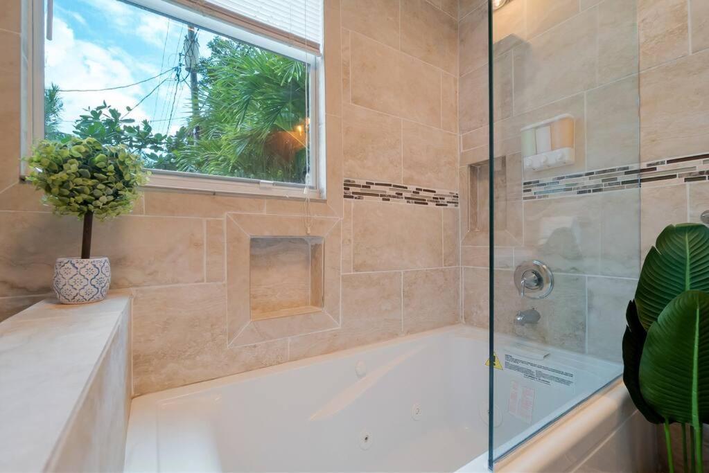Garden Oasis In Flamingo Park Apartment West Palm Beach Bagian luar foto